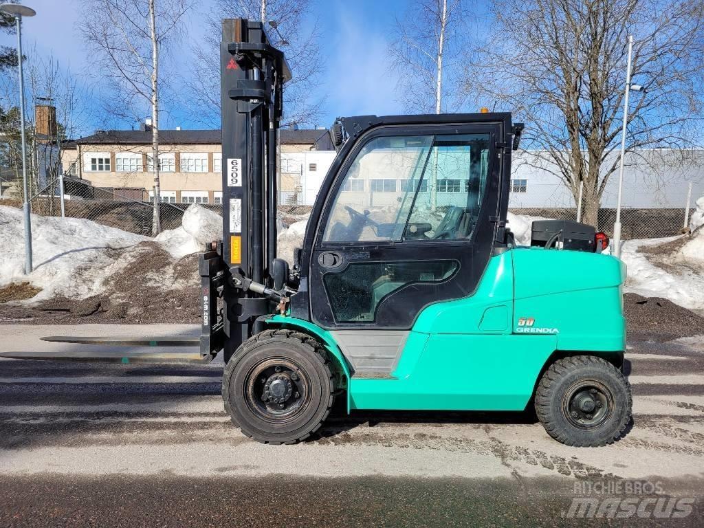 Mitsubishi FD50N Diesel trucks