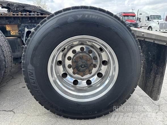 Peterbilt 579 Prime Movers