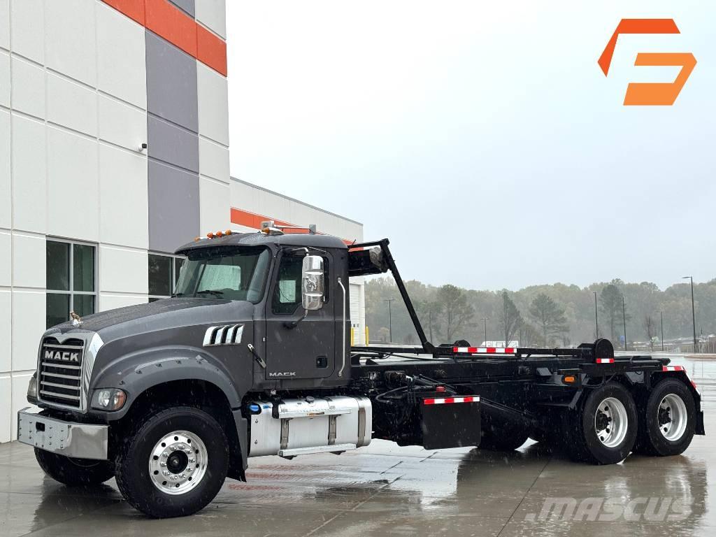 Mack GU 713 Demountable trucks