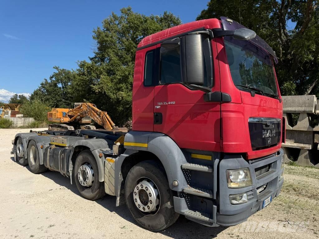 MAN 32.440 Skip bin truck