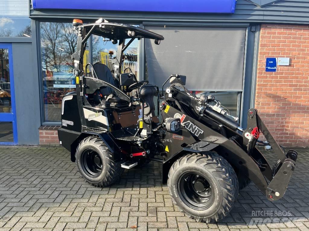 GiANT G2300 X-TRA HD Multi-purpose loaders