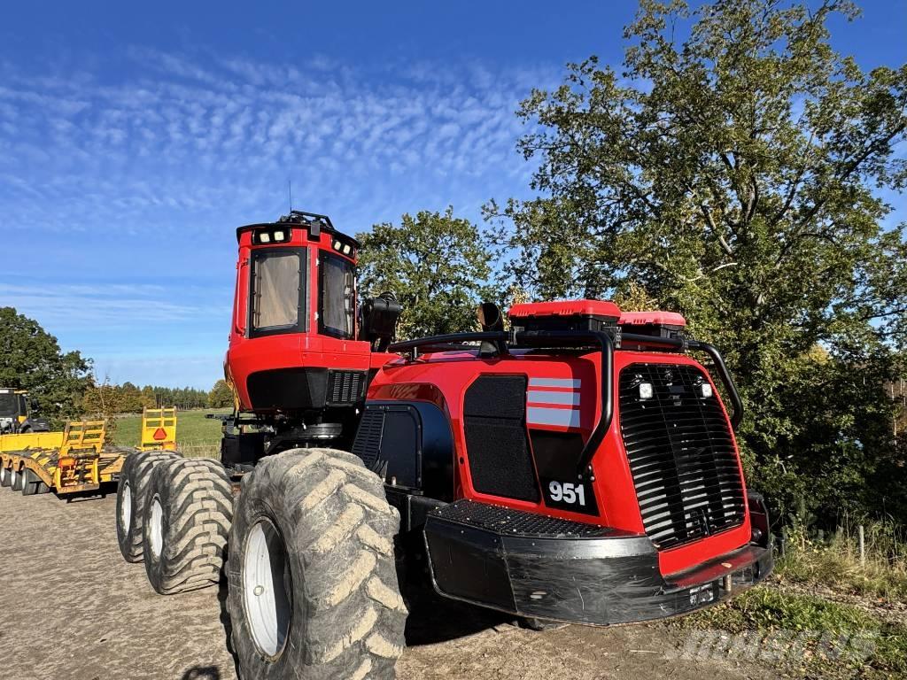 Komatsu 951 Harvesters