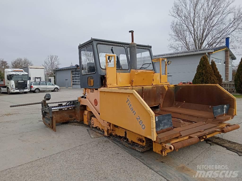 ABG Titan 280 Asphalt pavers