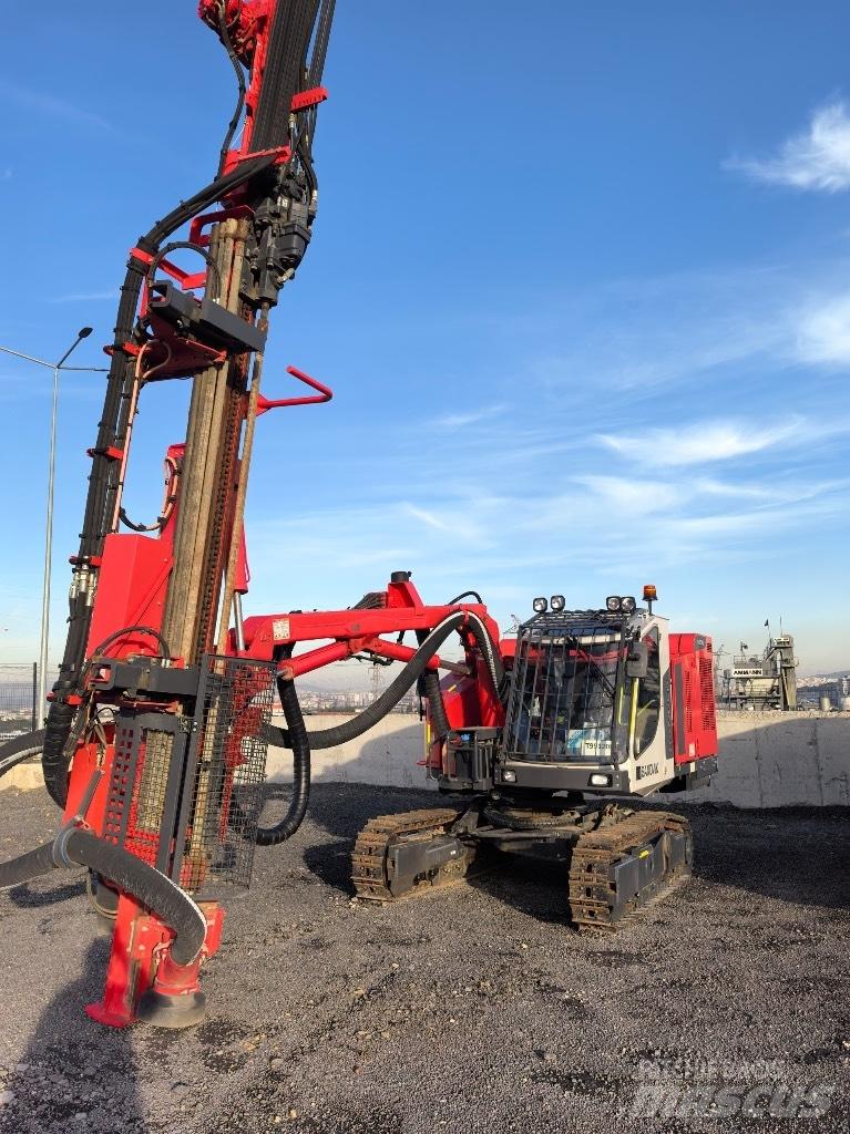 Sandvik DX 800 Surface drill rigs