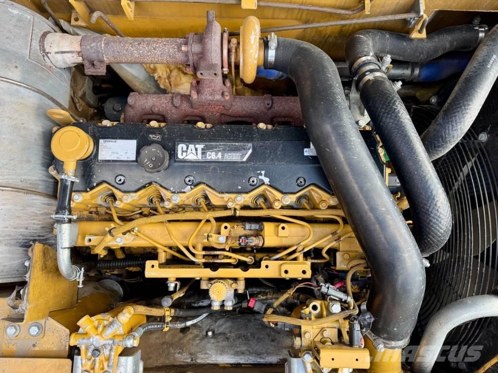 CAT 323 D Crawler excavators