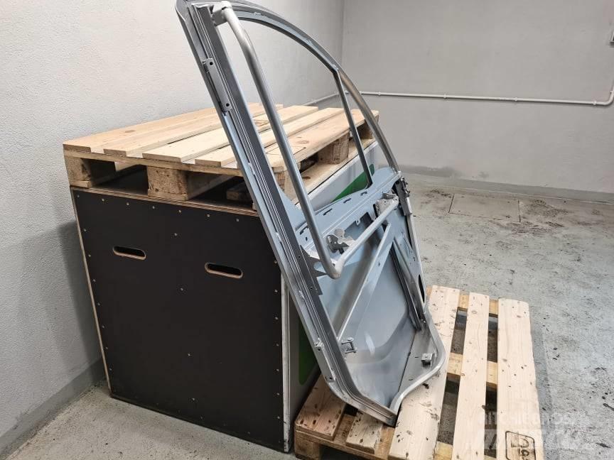 Manitou MLT 741 door Cabins and interior
