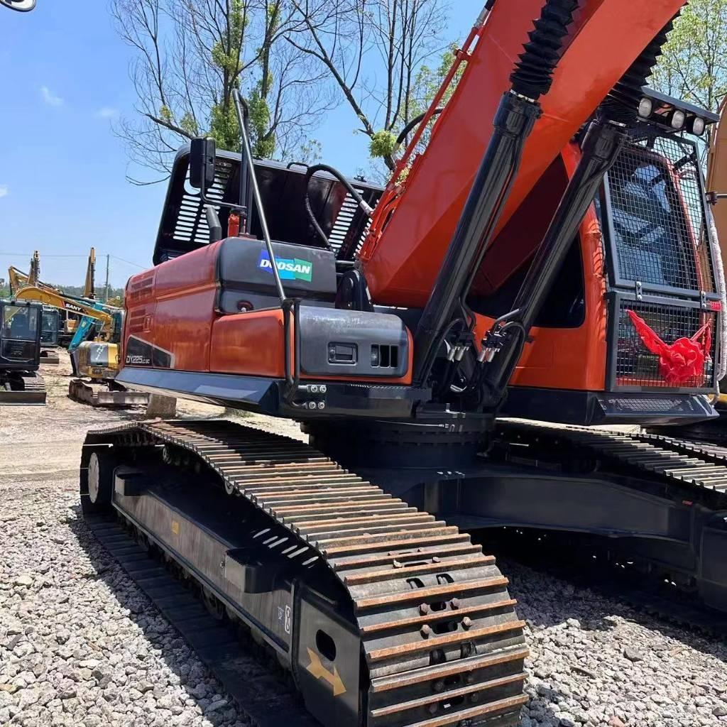 Doosan DX 225 LC Crawler excavators
