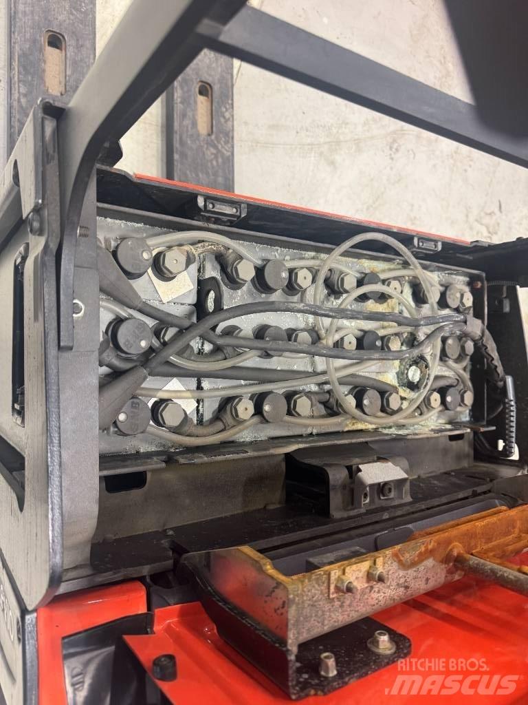 Toyota LPE 220 Low lift with platform