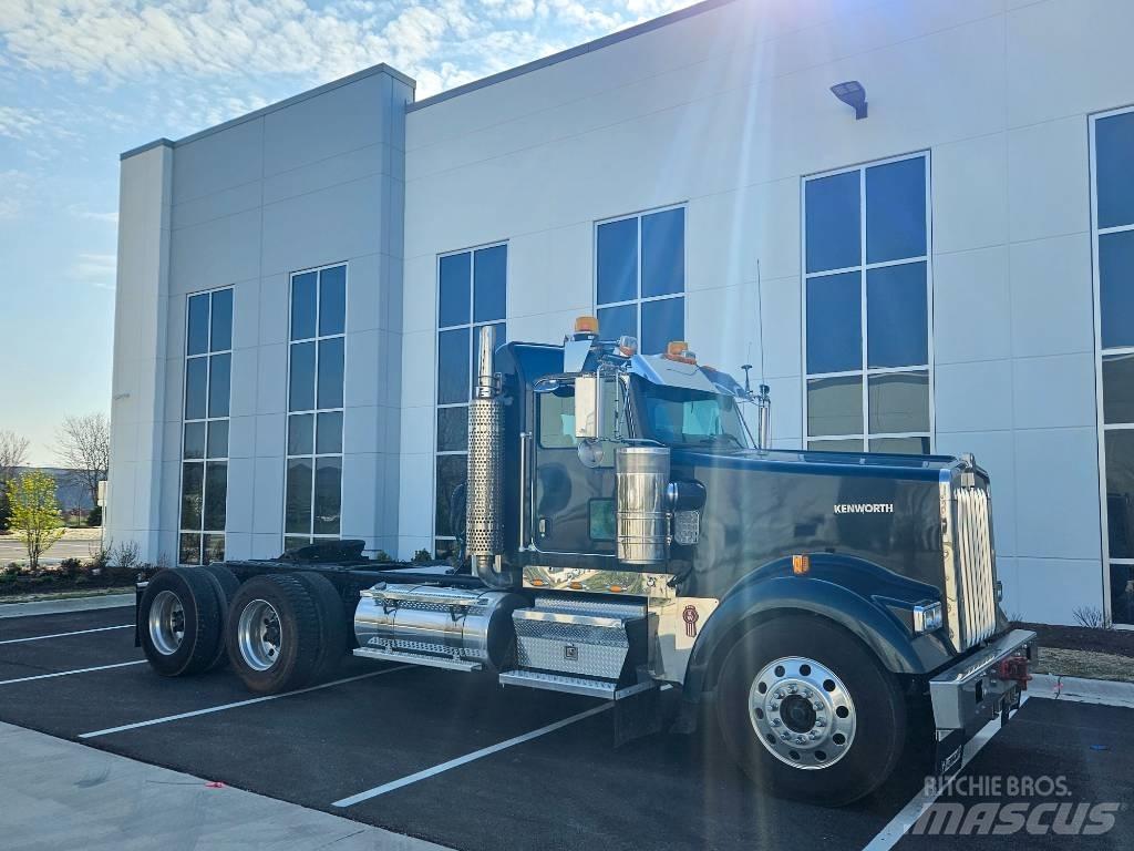 Kenworth W900 Prime Movers
