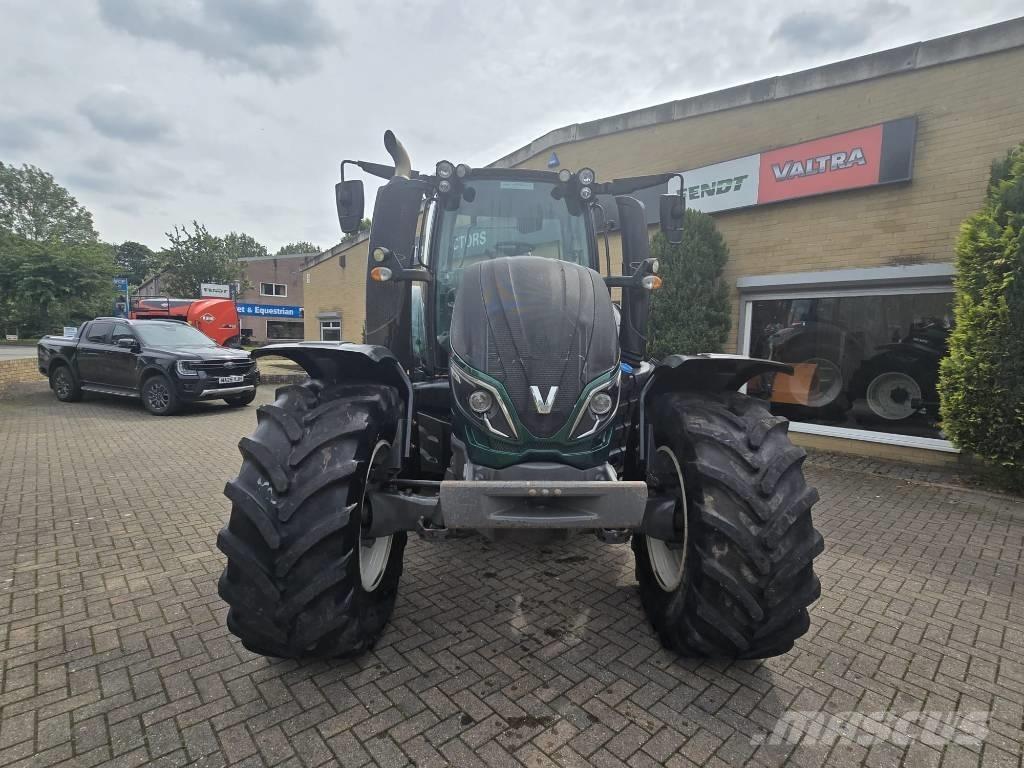 Valtra T 174 Tractors
