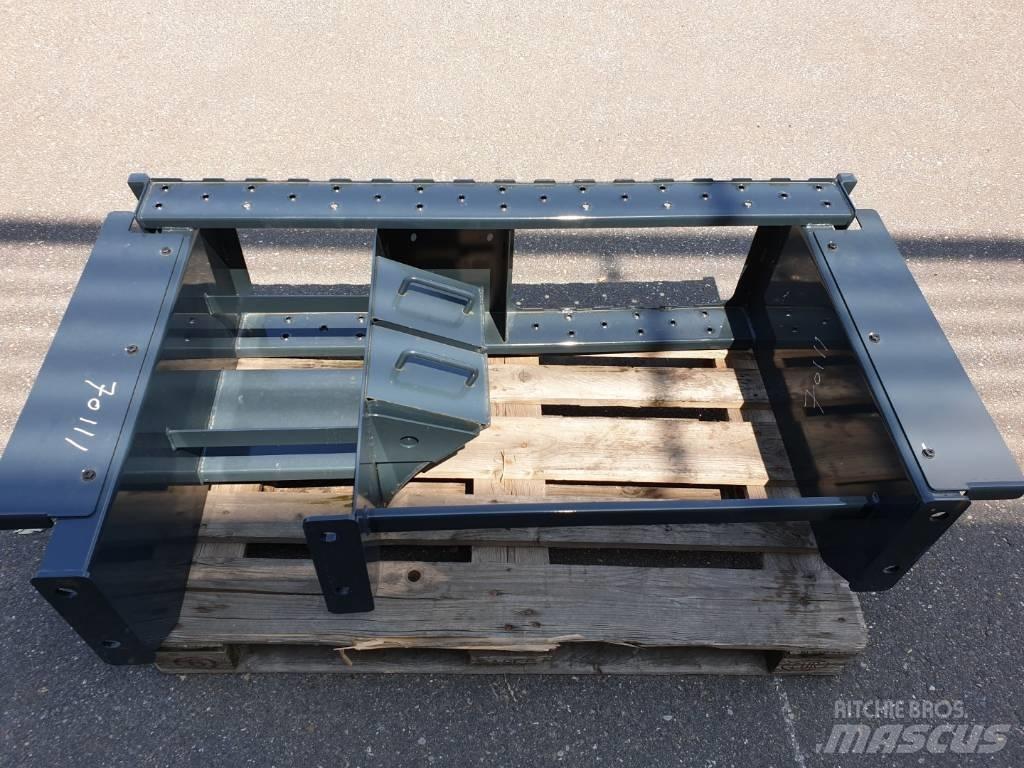 Hyundai Steps - HW140 Chassis and suspension