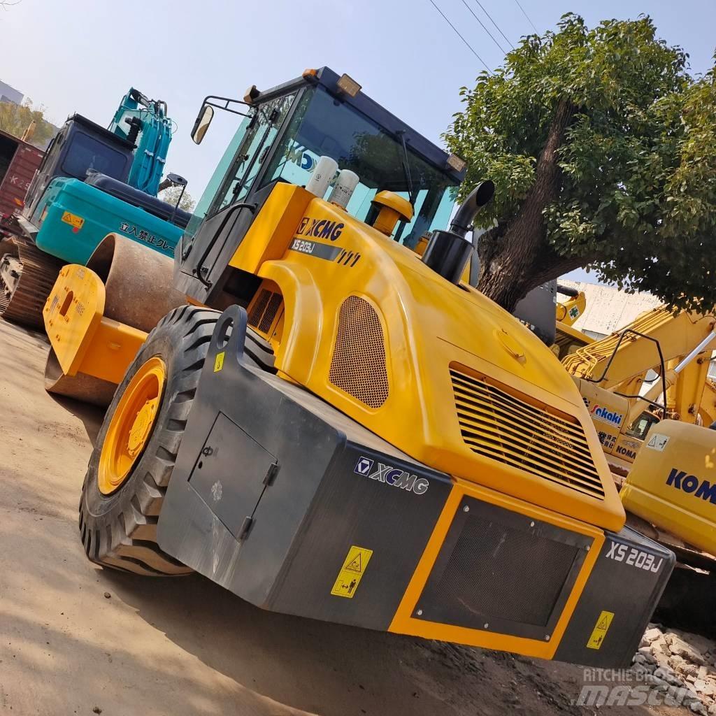 XCMG XS 202 J Single drum rollers