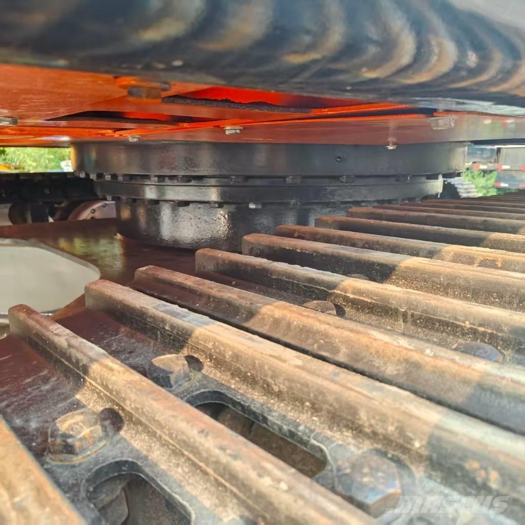 Doosan DX 300 LC Crawler excavators