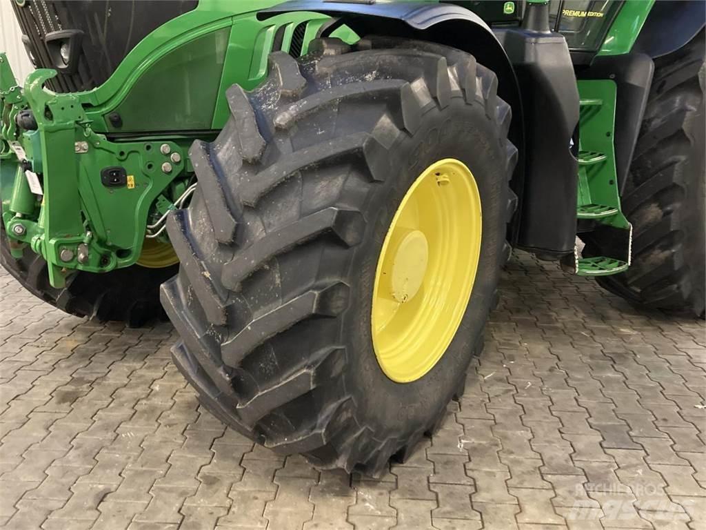 John Deere 6215R Tractors