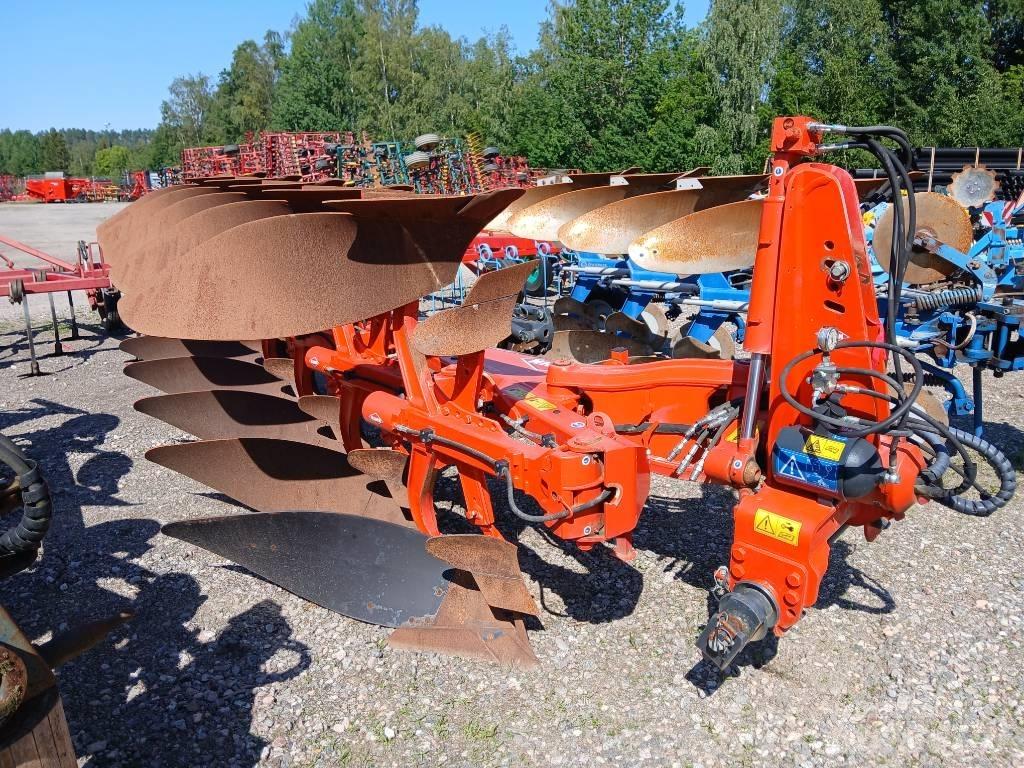 Kuhn Vari-Master 123 Reversible ploughs