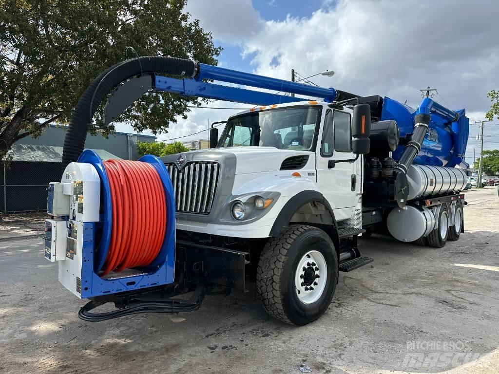 International 7500 Commercial vehicle