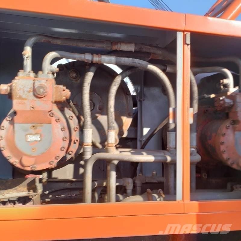 Hitachi KH 150 Track mounted cranes