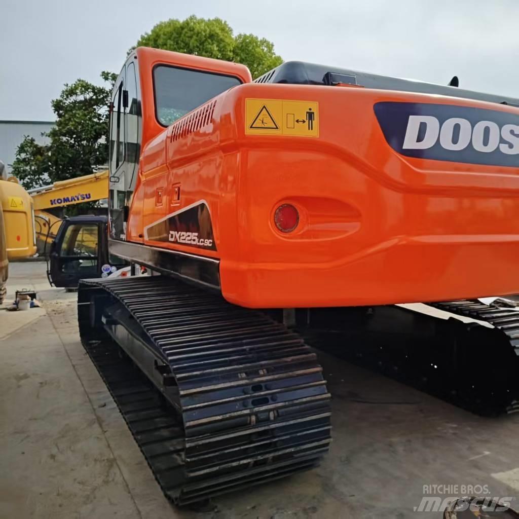 Doosan DX 225 Crawler excavators