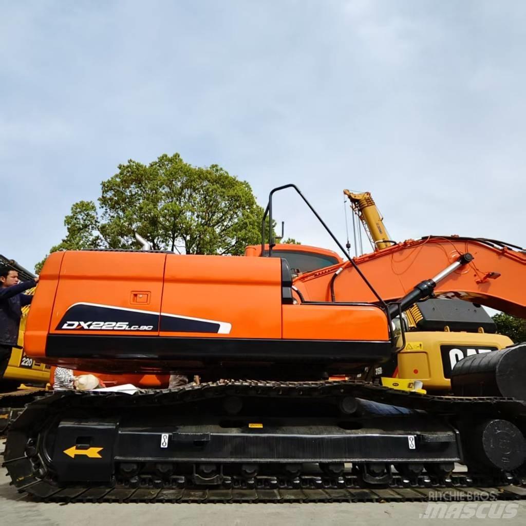 Doosan DX 225 Crawler excavators