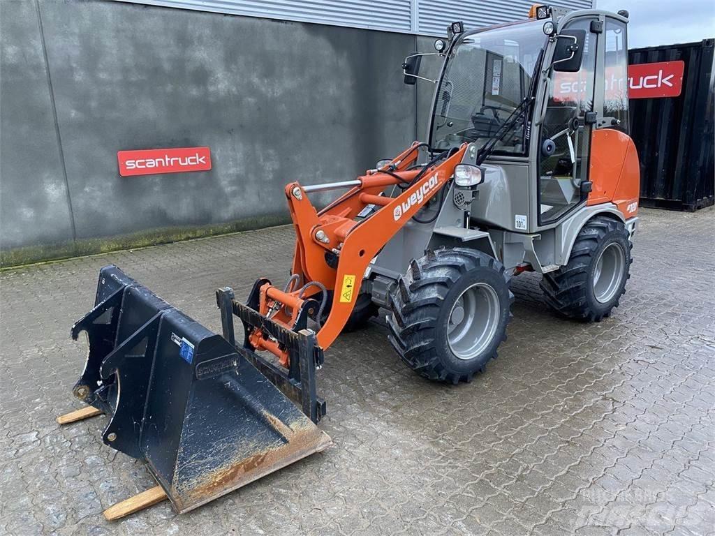 Weycor AR320 Cab Multi-purpose loaders
