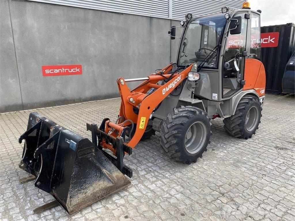 Weycor AR320 Cab Multi-purpose loaders