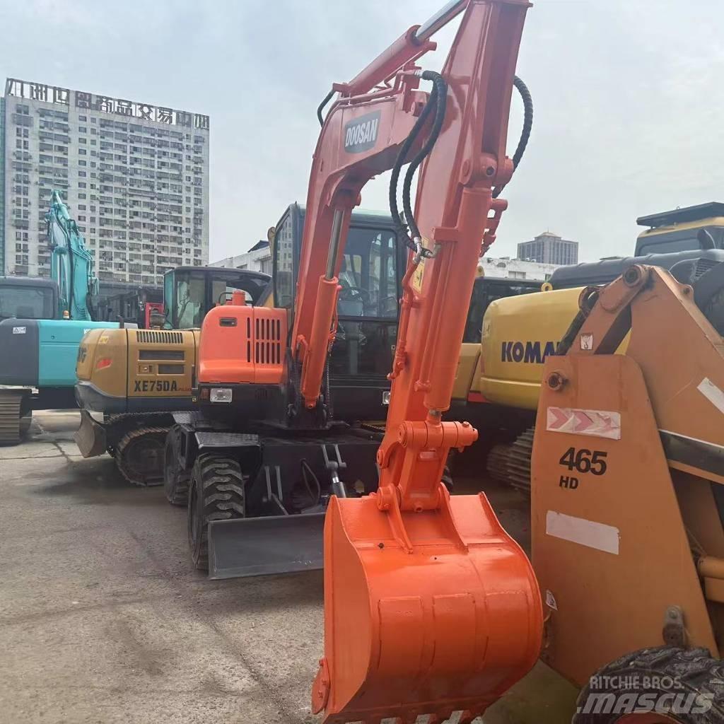 Doosan DX60W Wheeled excavators