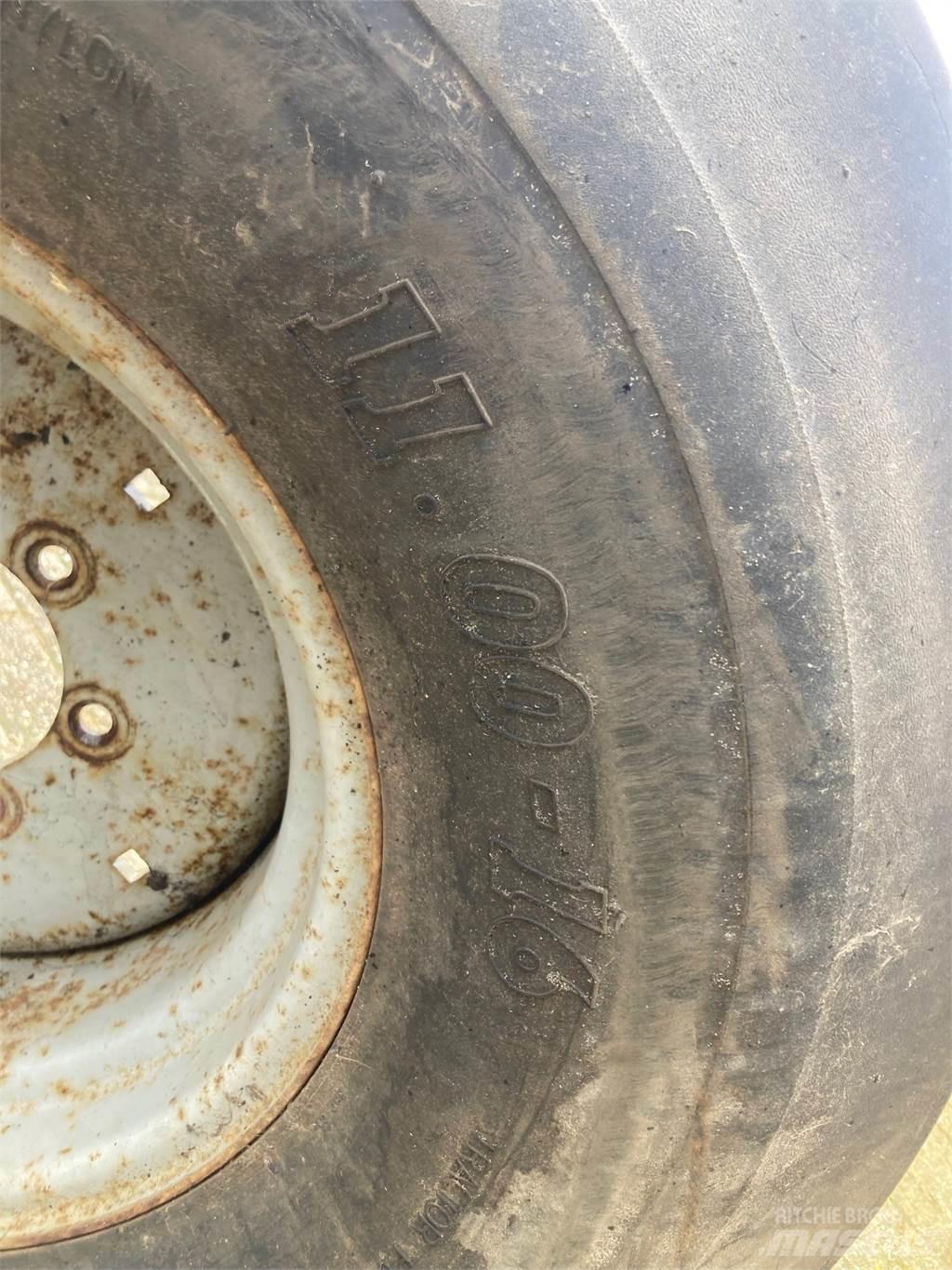 BKT 11.00-16 Tyres, wheels and rims
