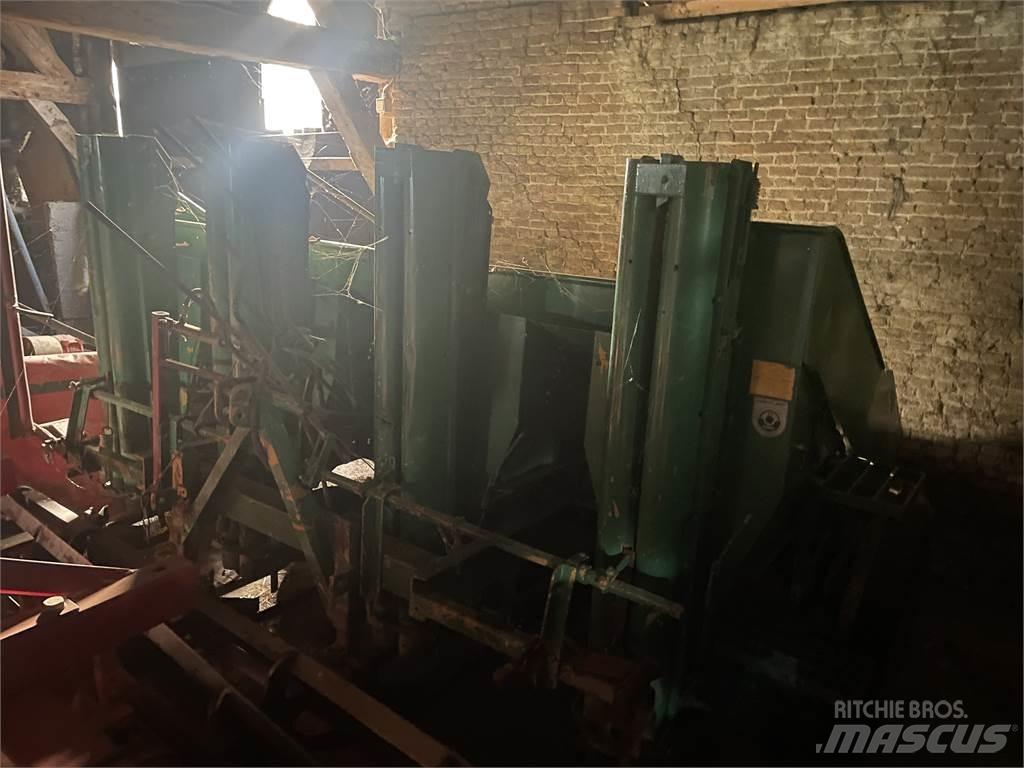 Hassia pootmachine Potato harvesters