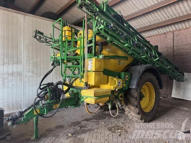 John Deere 832 Self-propelled sprayers