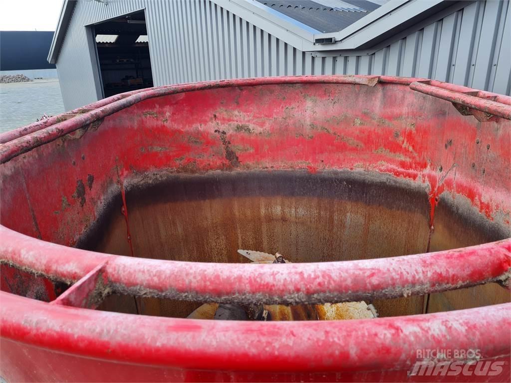 Peecon biga 15-245 Feed mixer
