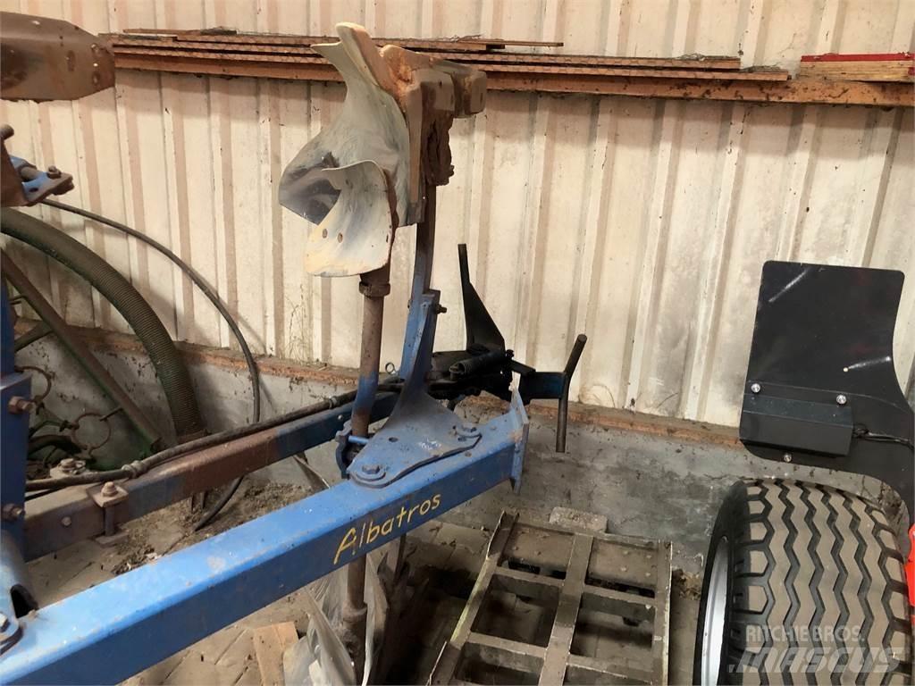 Rabe 3 schaarploeg Ploughs