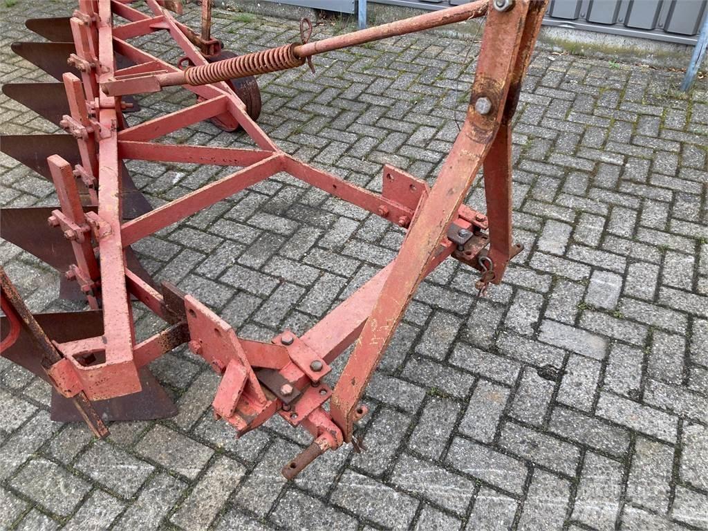  stoppelploeg Ploughs