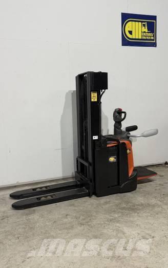 BT truck SPE160 Pedestrian stacker