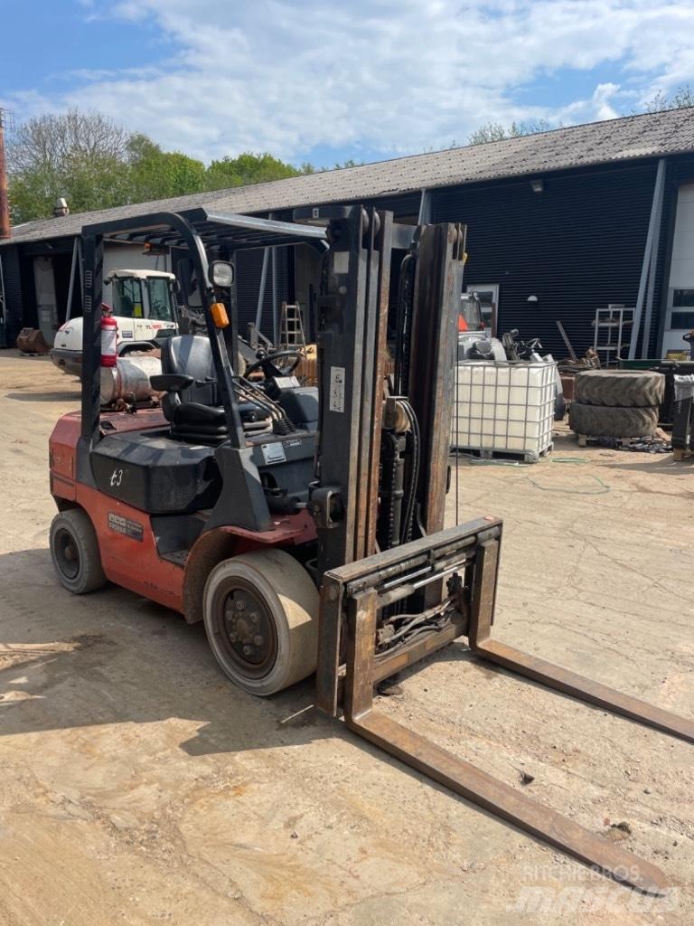EP FG 25 LPG trucks