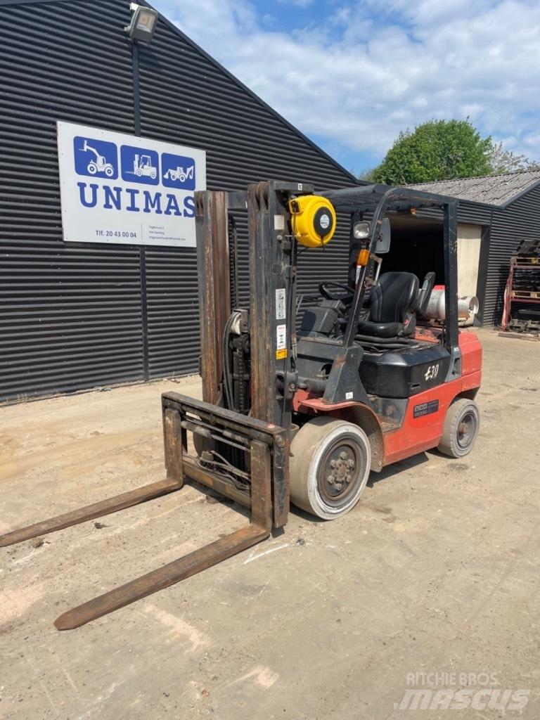 EP FG 25 LPG trucks