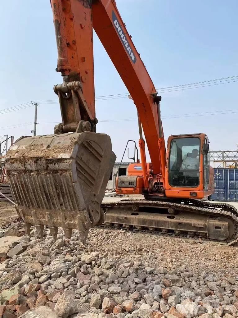 Doosan DX 225 LC Crawler excavators