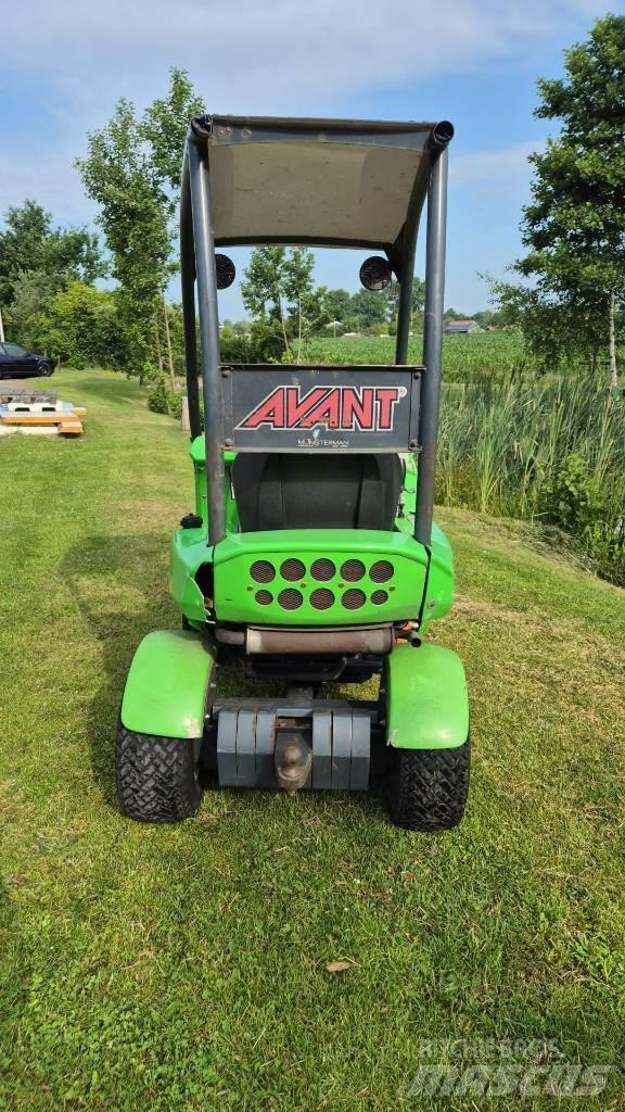 Avant 220 Multi-purpose loaders