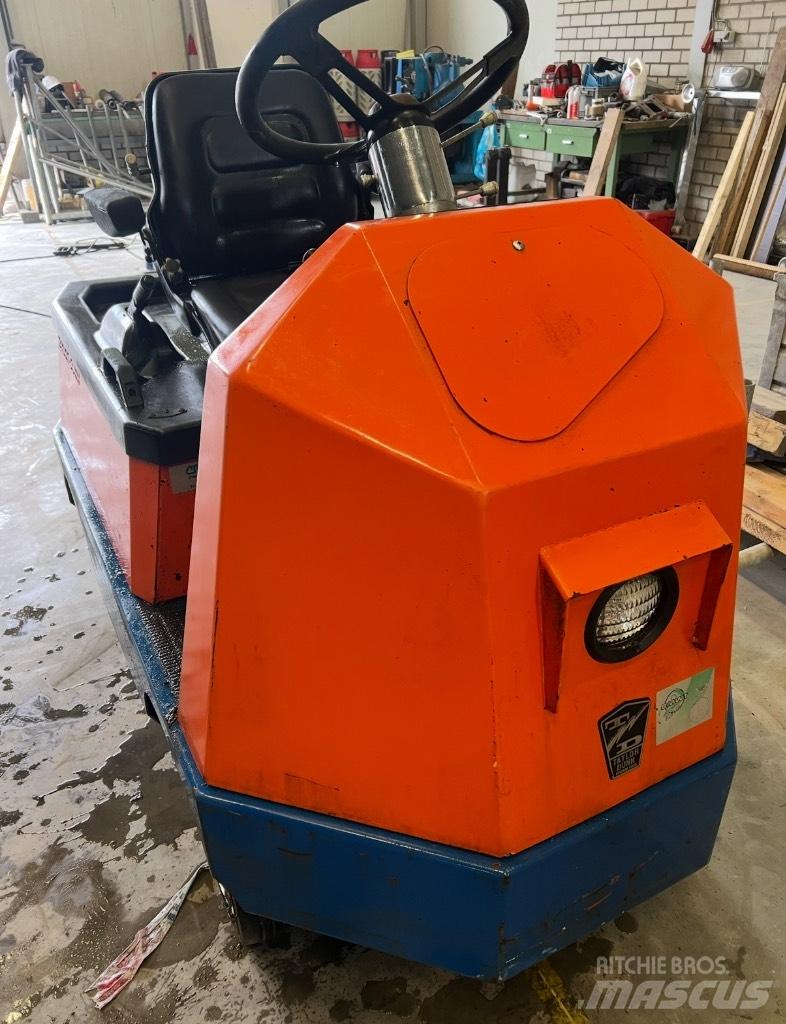 Taylor-Dunn C425 Tow truck