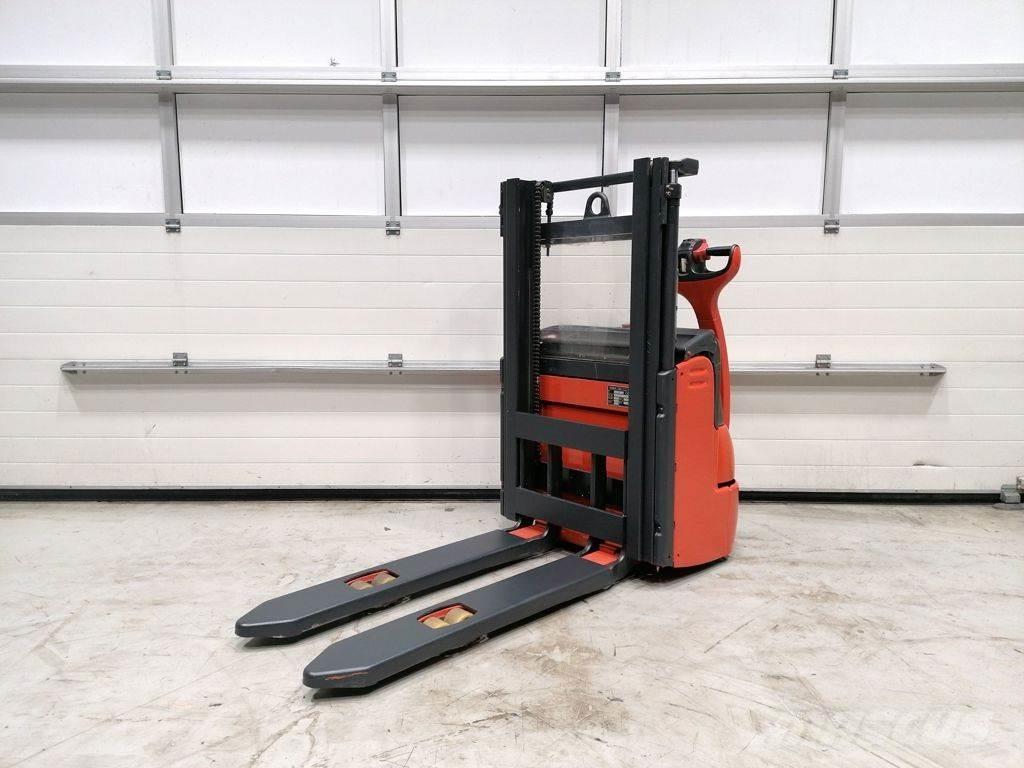 Linde L10 Pedestrian stacker
