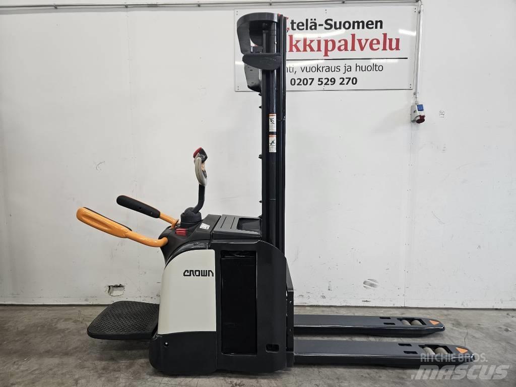 Crown ETi 4000 1.6 Self propelled stackers