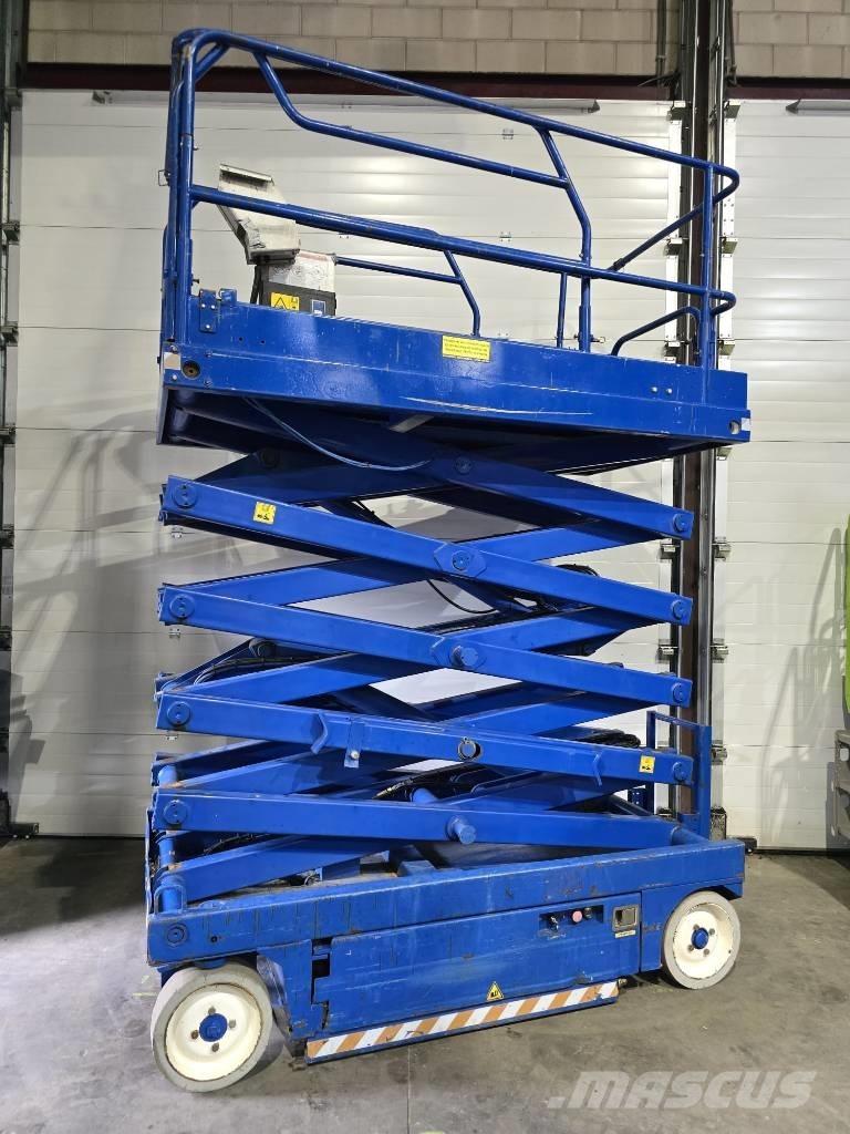 UpRight X32 Scissor lifts