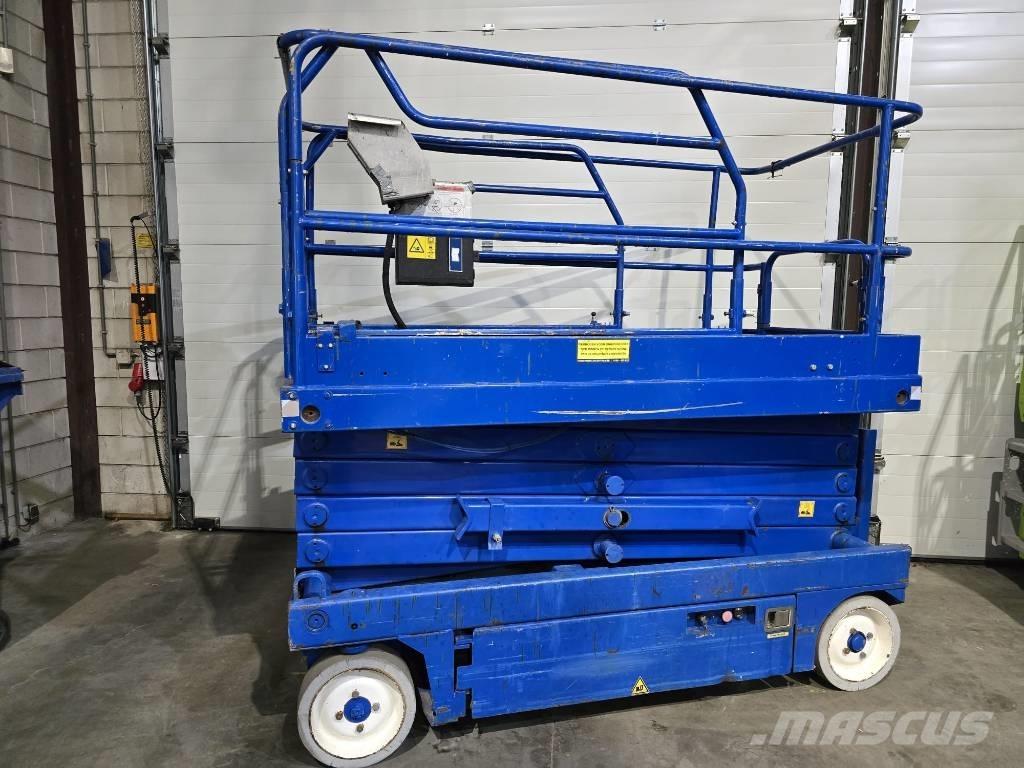 UpRight X32 Scissor lifts