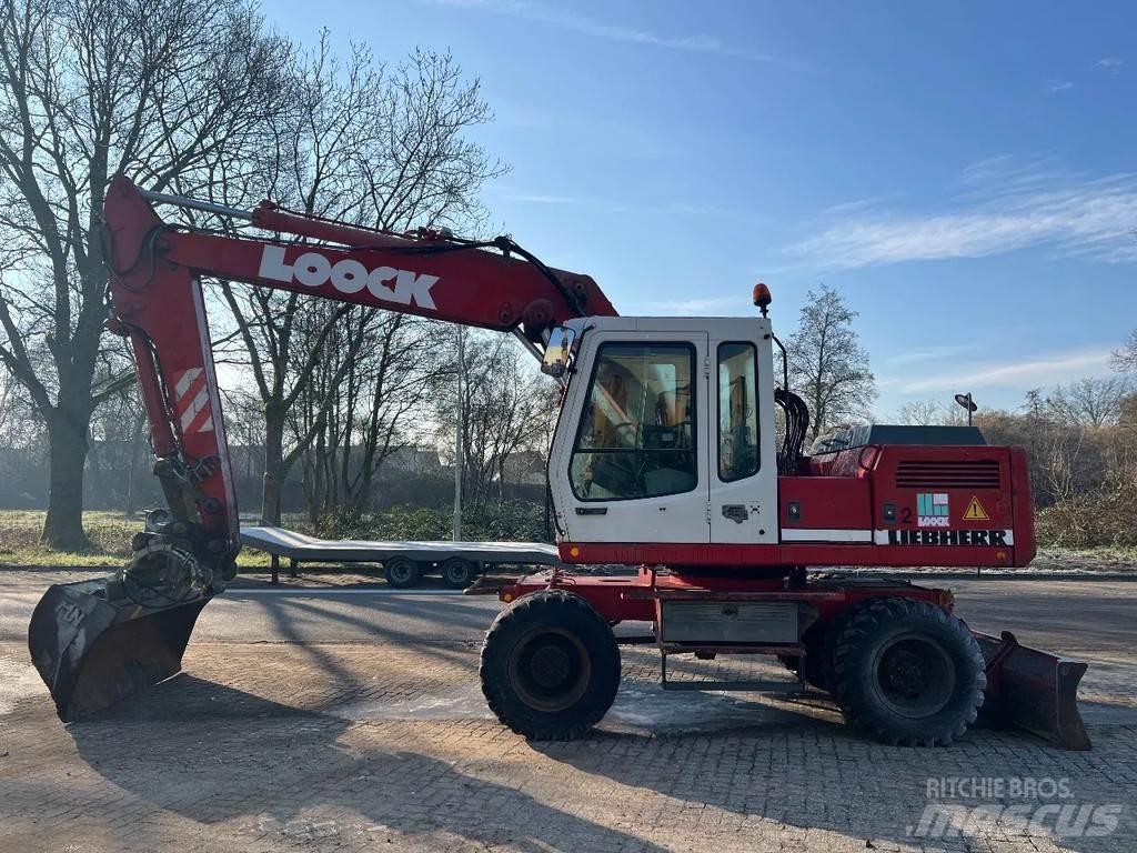 Liebherr 902 Wheeled excavators