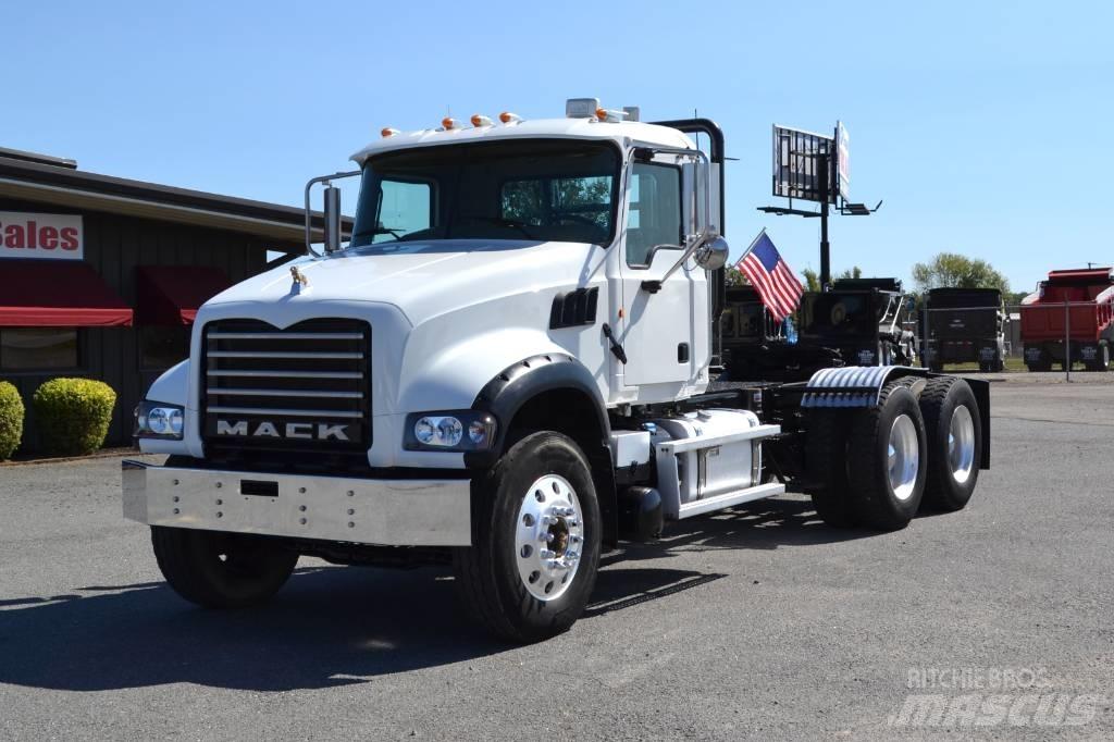 Mack Granite GU 713 Prime Movers