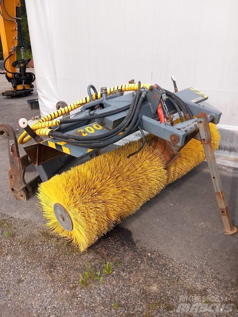 Vila Avoharja 200 Sweepers