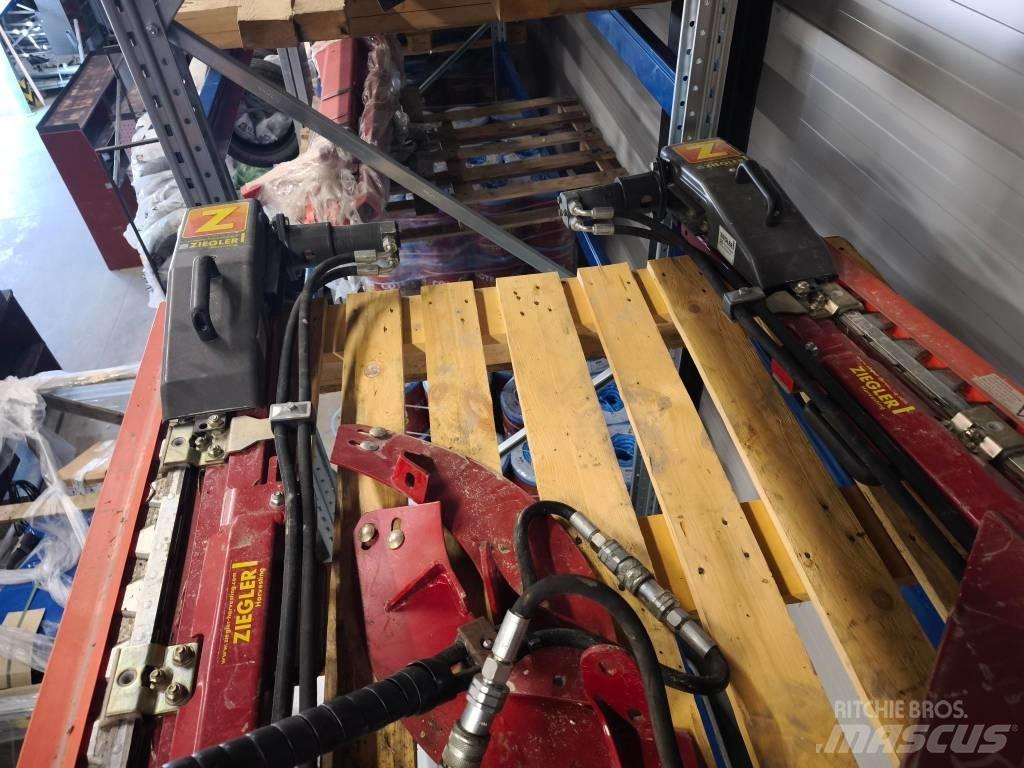 Case IH 3050 Combine harvester heads