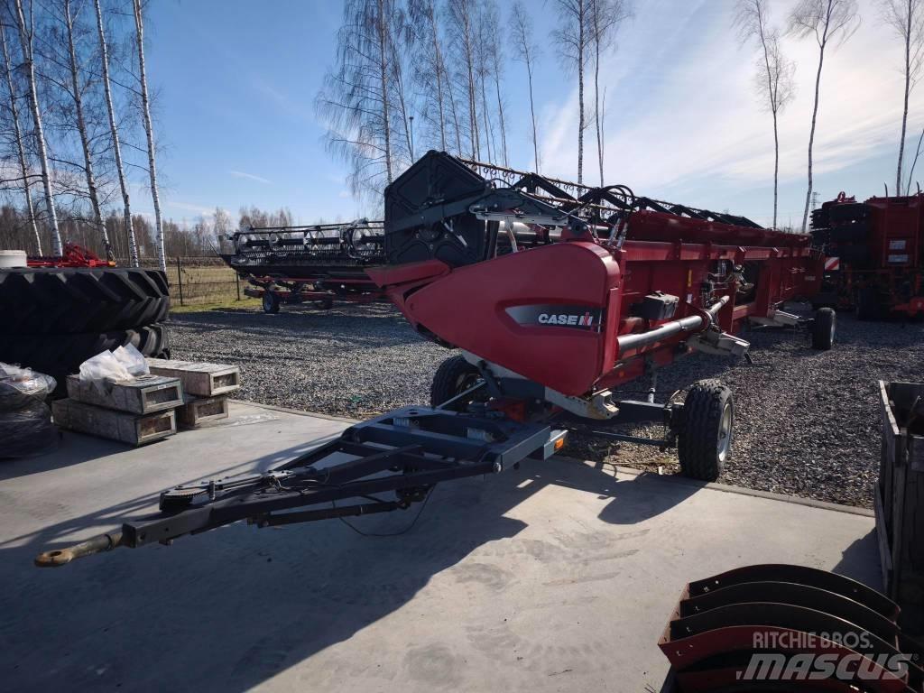 Case IH 3050 Combine harvester heads