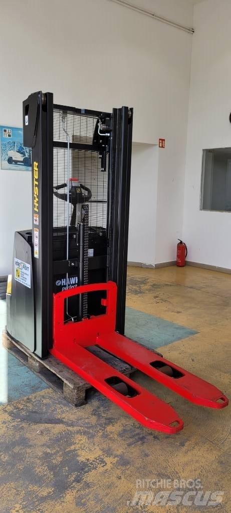 Hyster S 1.0 Pedestrian stacker