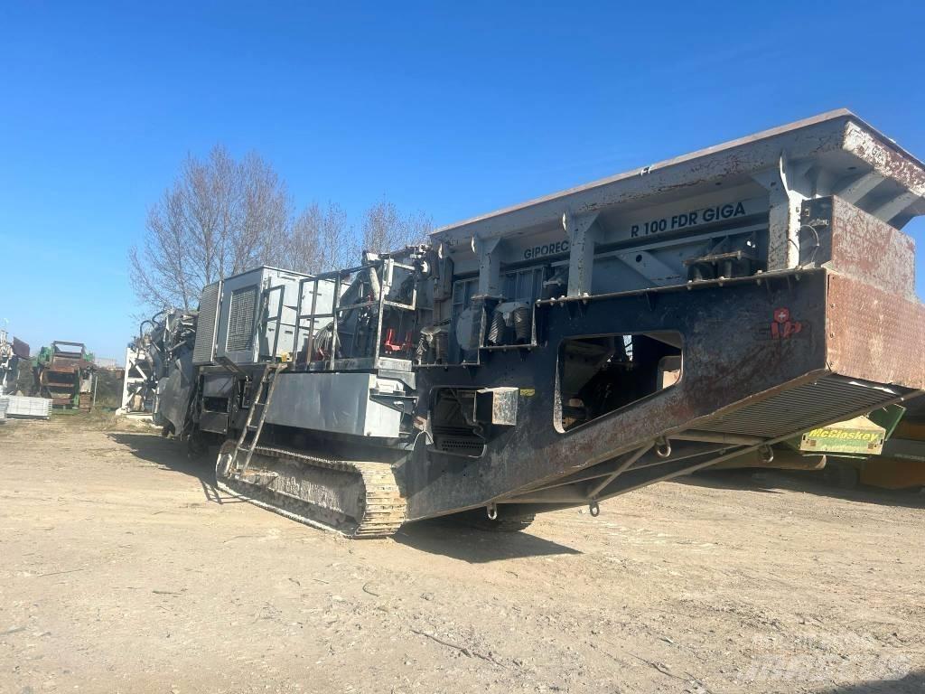 GIPO R100 FDR GIGA Mobile crushers