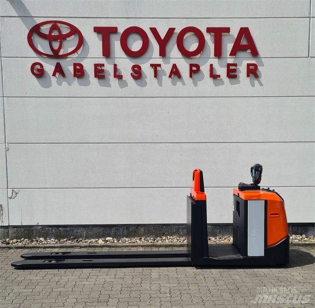 Toyota OSE 250 Low lift order picker